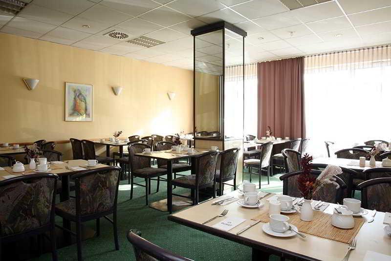 Achat Hotel Chemnitz Restoran fotoğraf
